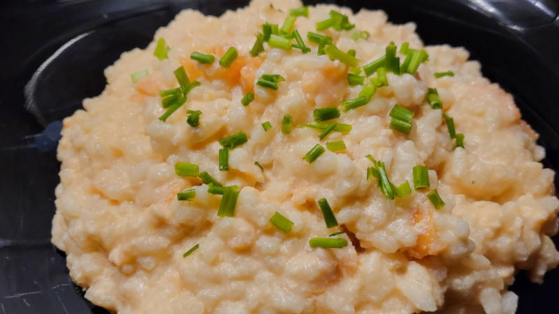 Risotto con salmone, vodka ed erba cipollina