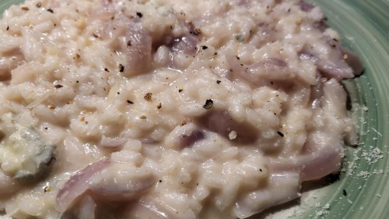 Risotto con cipolle rosse e gorgonzola