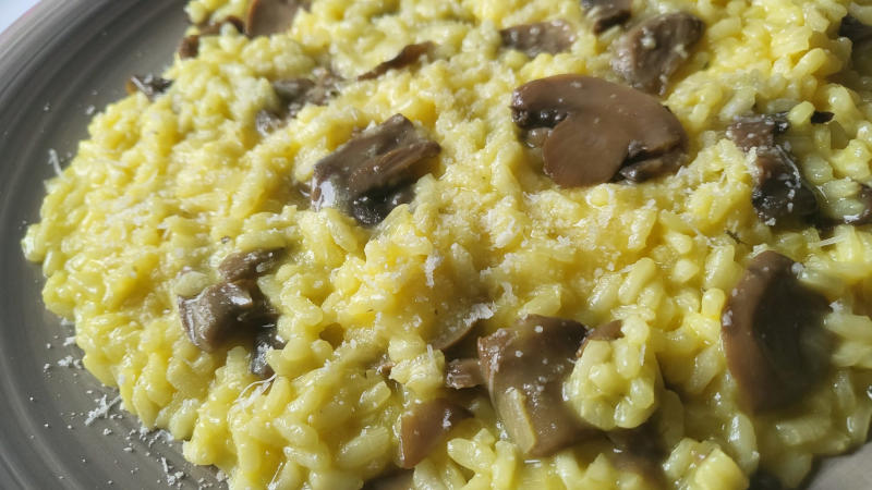 Risotto con funghi e zafferano